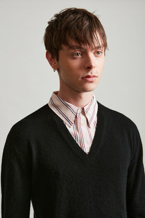 Pull chemise col V en maille de laine et cachemire profil - Noir Et Rose