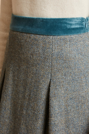 Jupe courte en tweed de laine vierge Harris Tweed zoom - Vert de gris