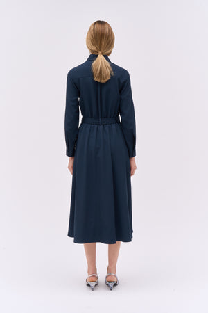 Belted midi-length shirt dress in wool powder grain