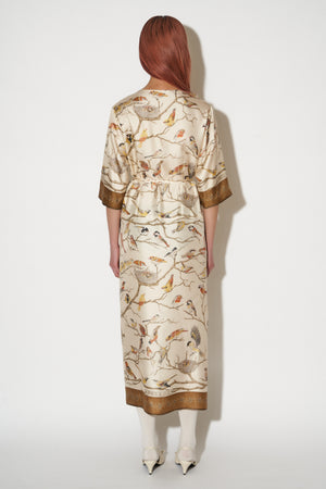 Midi length dress with kimono sleeves tied at the waist with exclusive print