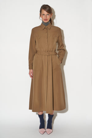 Belted midi-length shirt dress in wool powder grain