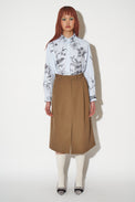 Straight-cut skirt with darts, side pockets and midi length wool powder grain