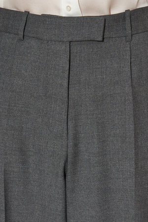 Carrot cut pants in wool twill