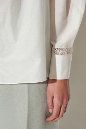 Straight-cut shirt with yokes and lace in cotton and silk poplin