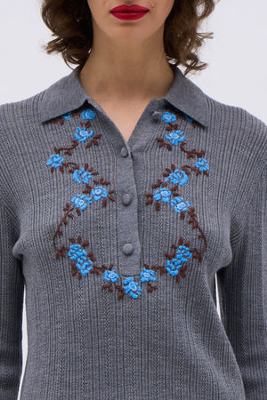 Pull coupe droite en laine mérinos brodé à la main