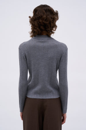 Pull coupe droite en laine mérinos brodé à la main
