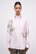 Chemise en popeline de coton avec broderie 3D placée faite main