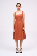 Robe cintrée en laine vierge et soie cady