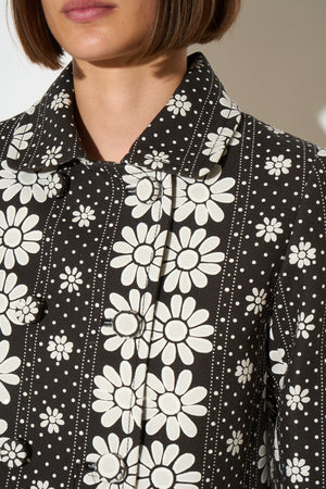 Slightly trapeze cut floral pattern jacket