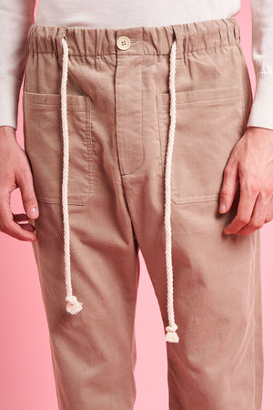 Pantalon style chino coupe carotte détail - Beige