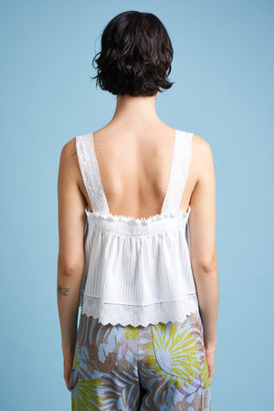 Cotton top decorated with lace