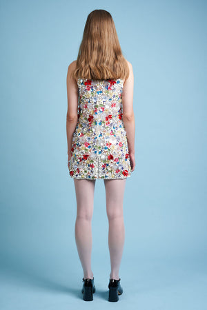 Short dress embroidered with 3D flowers