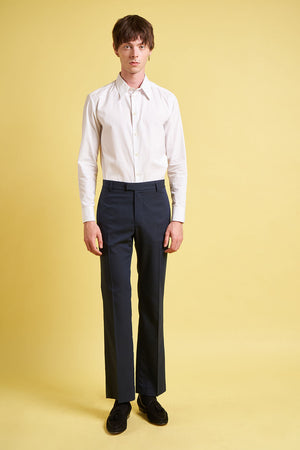 Pantalon classique coupe droite avec plis marqués