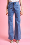 High-waisted, straight-cut jeans