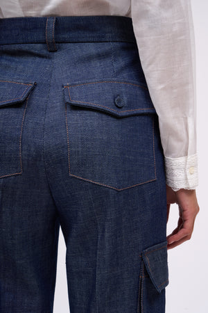 Pantalon style cargo en denim brut