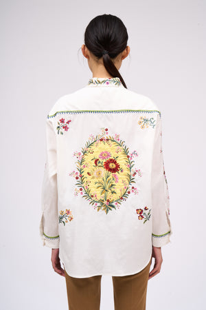 Loose shirt hand embroidered with floral patterns