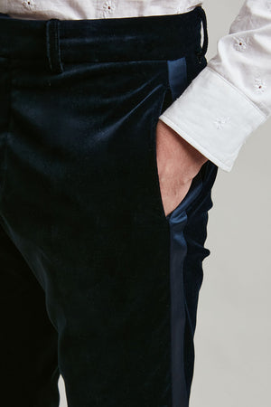 Pantalon en velours lisse de coton coupe droite détail bis - Bleu Nuit
