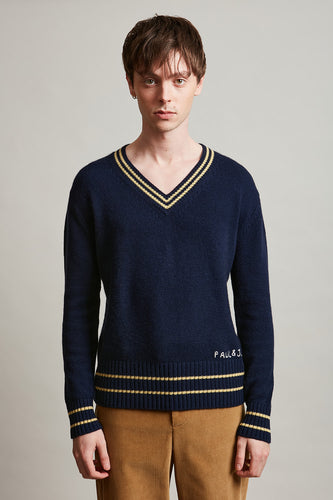 Loose-fit V-neck sweater in wool and cashmere knit